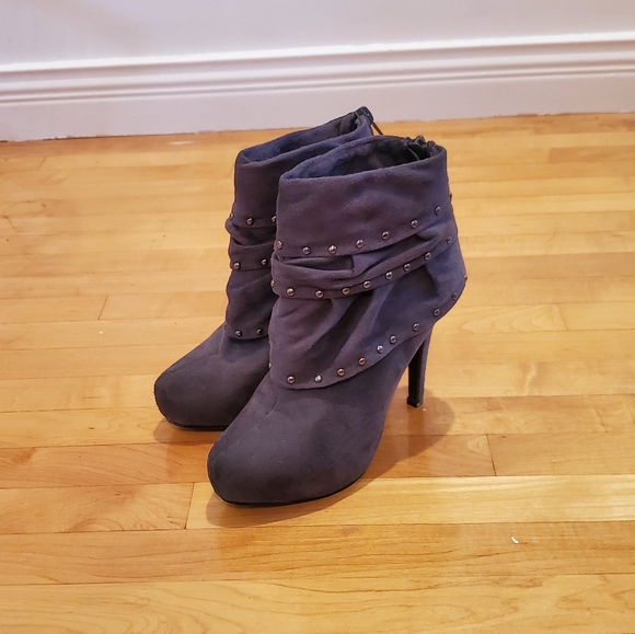 ‼️ 3/$20 Suede Dark Gray Studded Boots